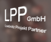 Glasbeschriftung mit dem Schriftzug LPP Loebnitz Projekt Partner GmbH